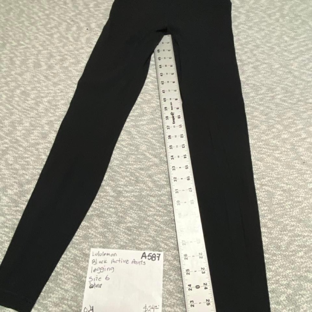 Lululemon black active pants leggings Size 6. SKU-A587